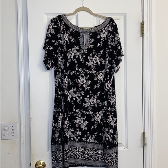 White House Black Market Dresses & Skirts - White house black market size 3X dress